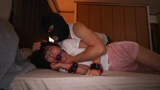 AV作品『鬼畜管理人中●し』の月妃さらのボールギャグ猿轡